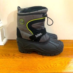 New children’s Totes winter boots, size 3